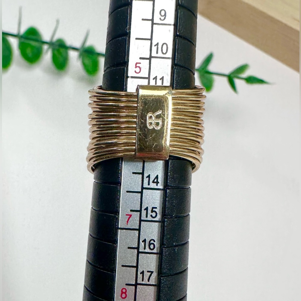 💛Banana Republic Wide Band Gold Tone Coil Ring - Picture 7 of 8